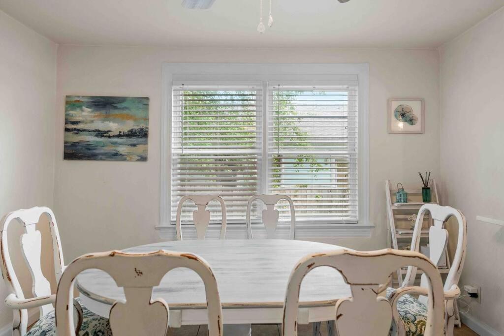 נורפולק Beach Bungalow - 1 Block To Beach - Pets Welcome! מראה חיצוני תמונה