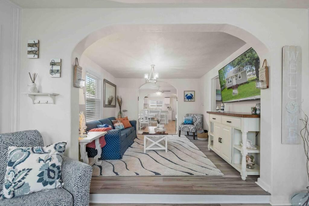 נורפולק Beach Bungalow - 1 Block To Beach - Pets Welcome! מראה חיצוני תמונה