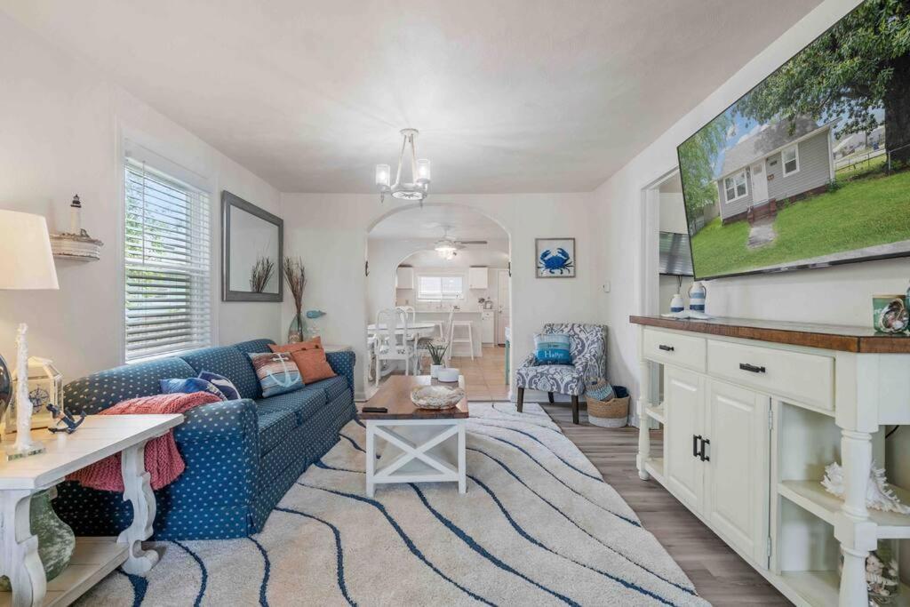 נורפולק Beach Bungalow - 1 Block To Beach - Pets Welcome! מראה חיצוני תמונה