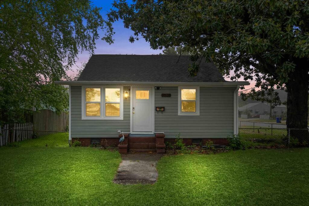 נורפולק Beach Bungalow - 1 Block To Beach - Pets Welcome! מראה חיצוני תמונה