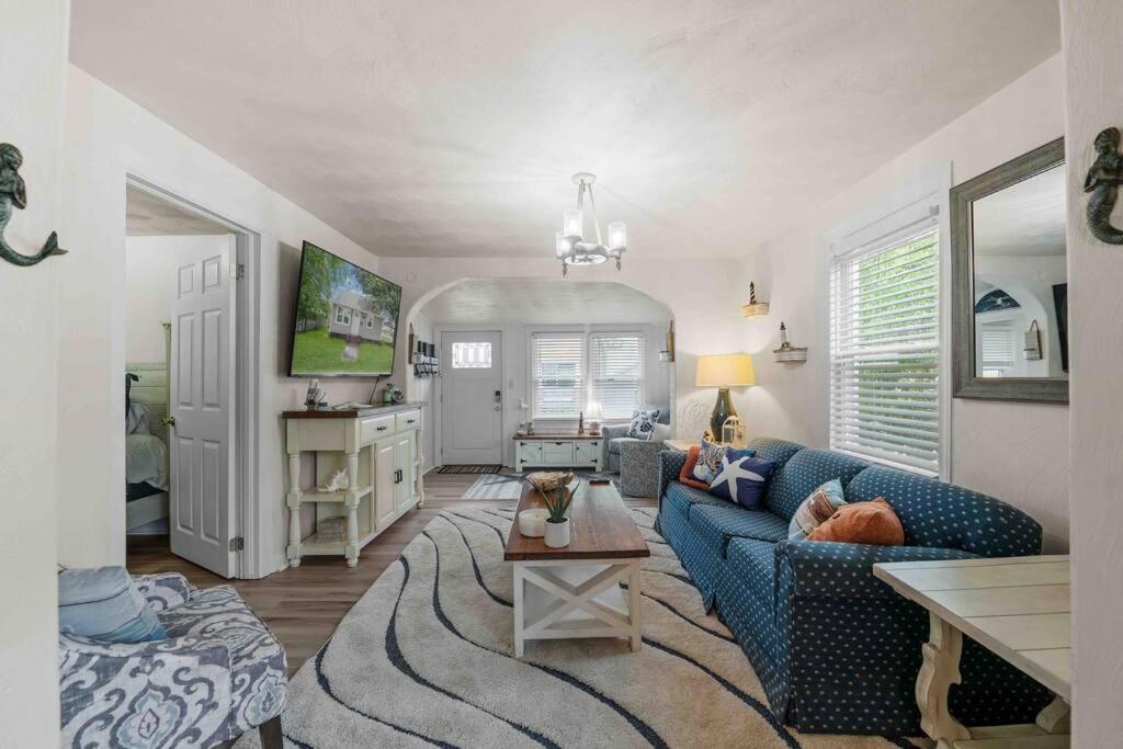 נורפולק Beach Bungalow - 1 Block To Beach - Pets Welcome! מראה חיצוני תמונה