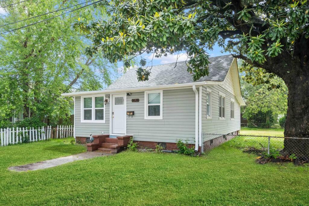נורפולק Beach Bungalow - 1 Block To Beach - Pets Welcome! מראה חיצוני תמונה