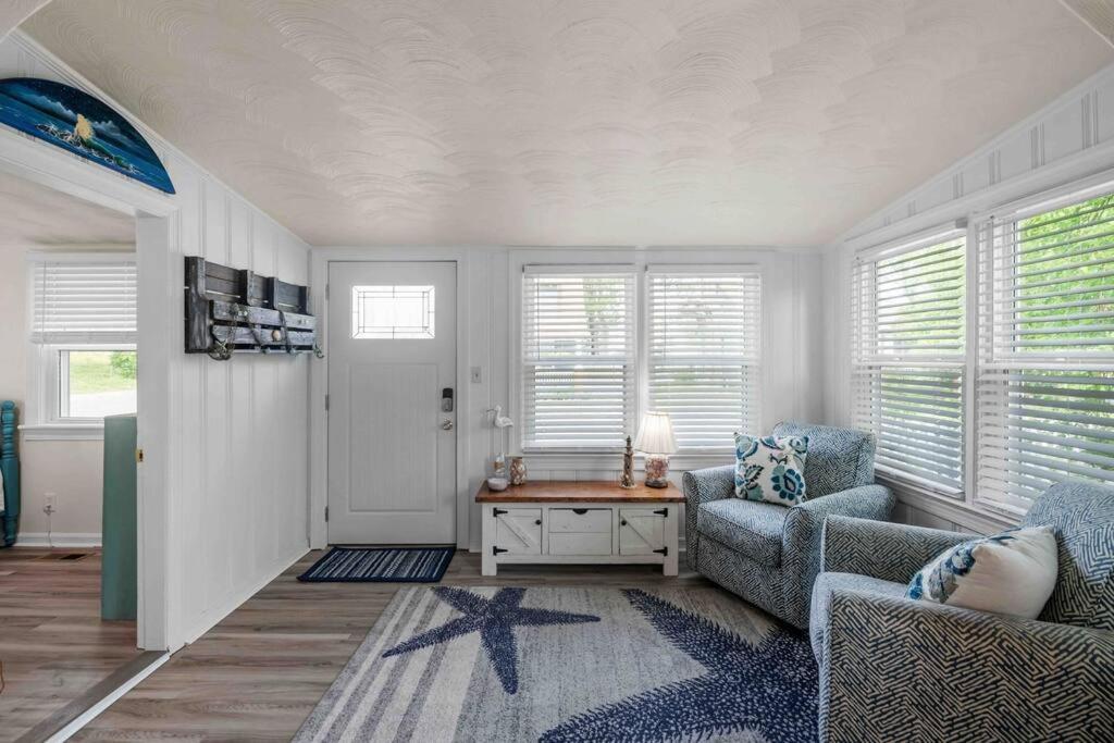 נורפולק Beach Bungalow - 1 Block To Beach - Pets Welcome! מראה חיצוני תמונה
