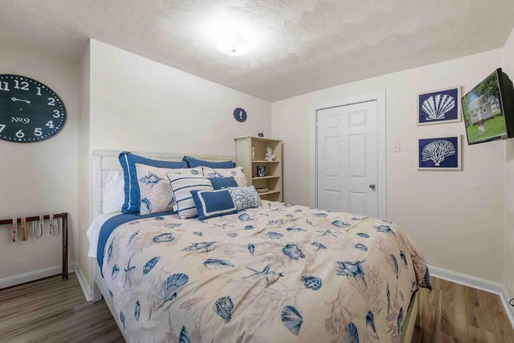 נורפולק Beach Bungalow - 1 Block To Beach - Pets Welcome! מראה חיצוני תמונה