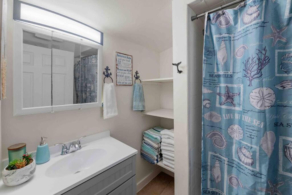 נורפולק Beach Bungalow - 1 Block To Beach - Pets Welcome! מראה חיצוני תמונה