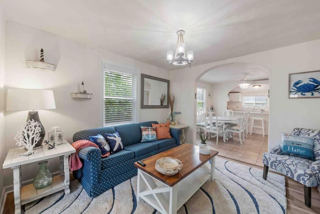 נורפולק Beach Bungalow - 1 Block To Beach - Pets Welcome! מראה חיצוני תמונה