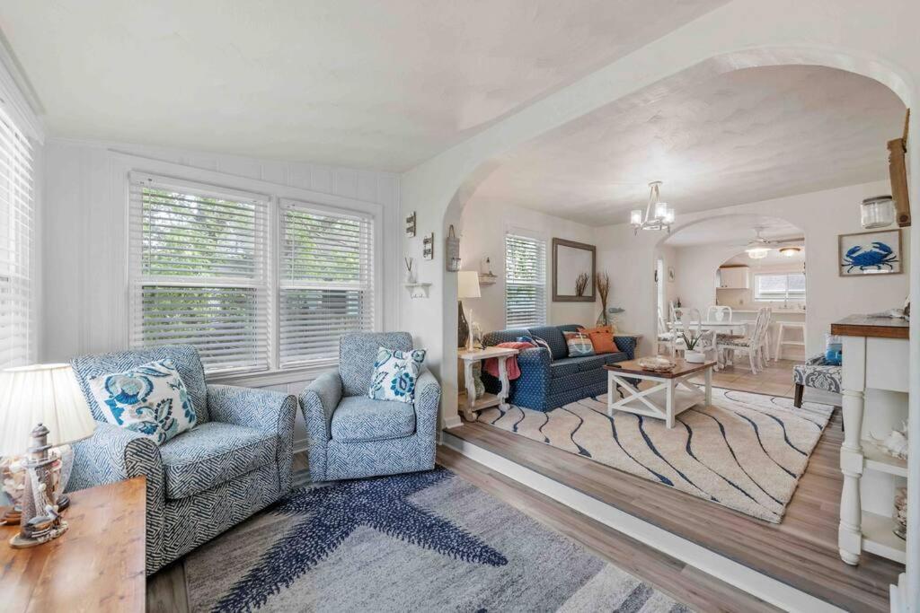 נורפולק Beach Bungalow - 1 Block To Beach - Pets Welcome! מראה חיצוני תמונה